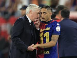 mk体育下载-在聊些啥？安切洛蒂赛后与拉菲尼亚耳语，两人有望巴西队重聚首