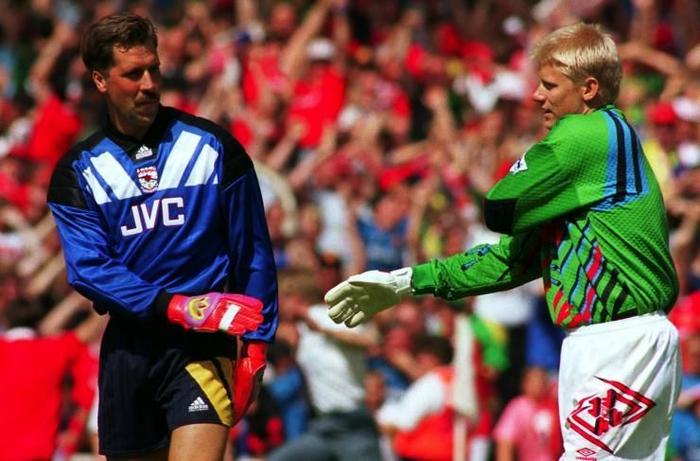 mk体育APP-英超门将传奇希曼与舒梅切尔老照片曝光